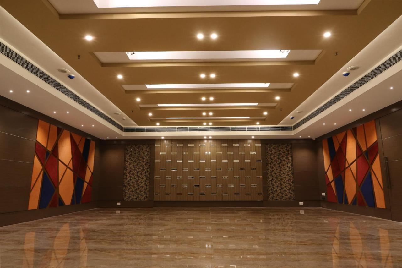 Отель The Grand Asansol Экстерьер фото