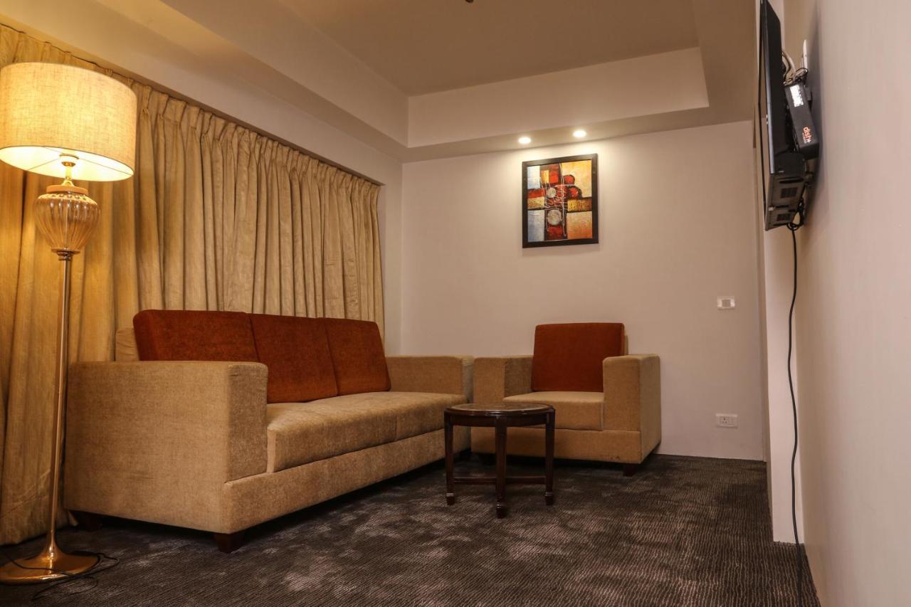 Отель The Grand Asansol Экстерьер фото