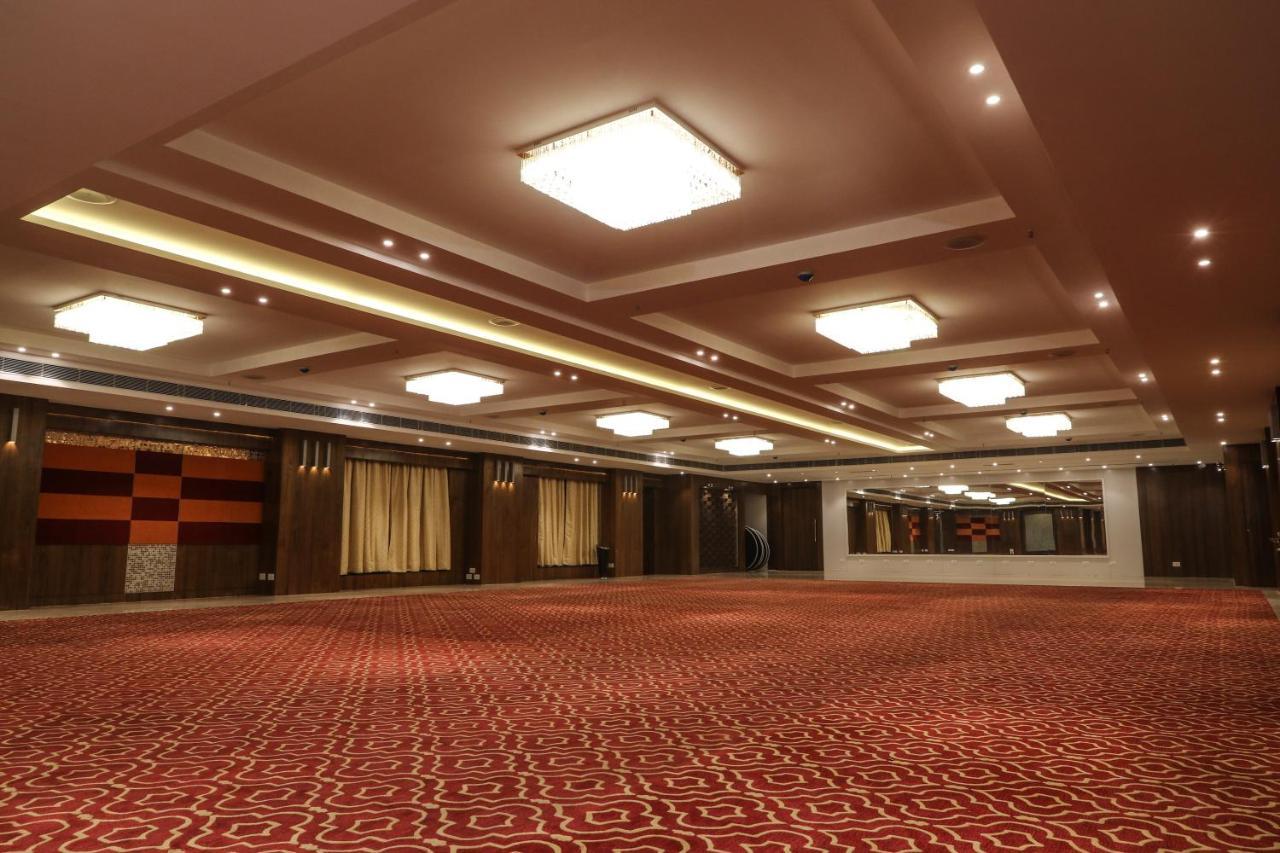 Отель The Grand Asansol Экстерьер фото